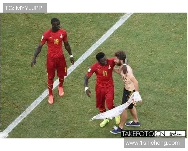 足球明星戴面具上阵展现坚毅精神引发球迷热议 足球明星戴面具上阵展现坚毅精神引发球迷热议