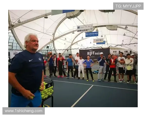 南京网球队默契配合展现实力联赛点评分析团队协作与战术执行